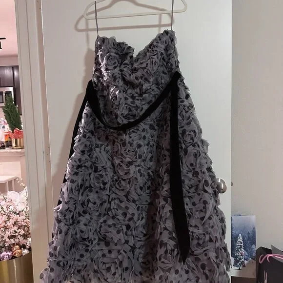 Anthropologie - PLUS SIZE Appliqued Tulle Strapless Midi Dress - Picture 3 of 5